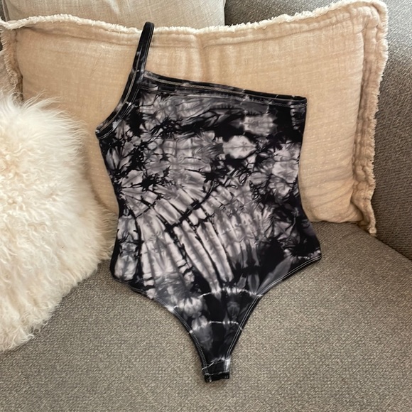 Worn Twice! LOVERS + FRIENDS Bodysuit - Picture 2 of 7